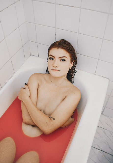 Ellora Haonne naked star picture