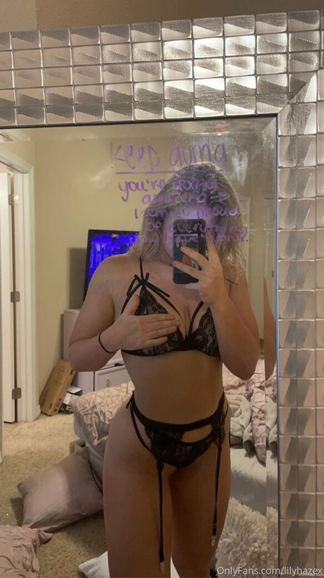 lilyhazex top profile image