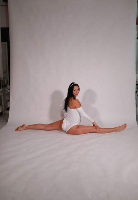 yladoyla pornstar naked photo