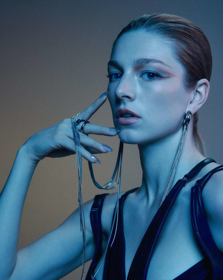 Hunter Schafer model sexy pic