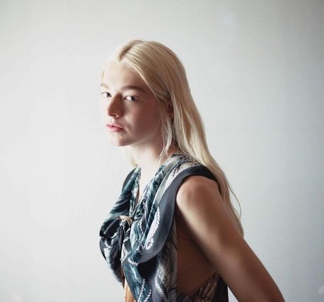 Hunter Schafer model adult archive