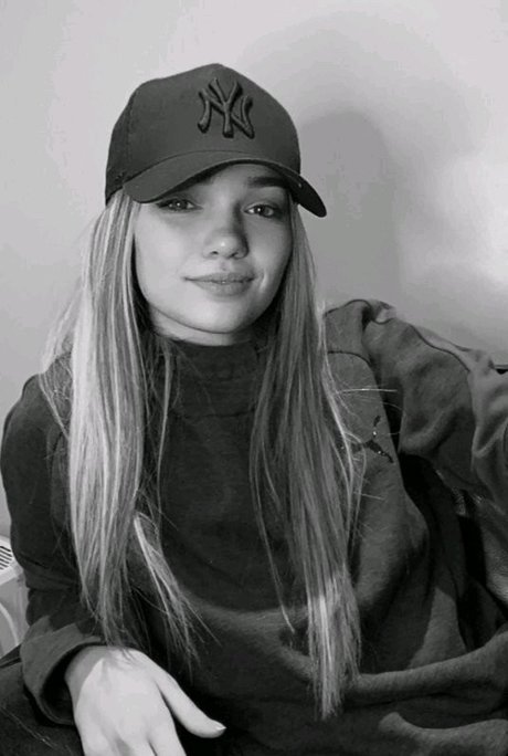 Sassyt33n sex star photo
