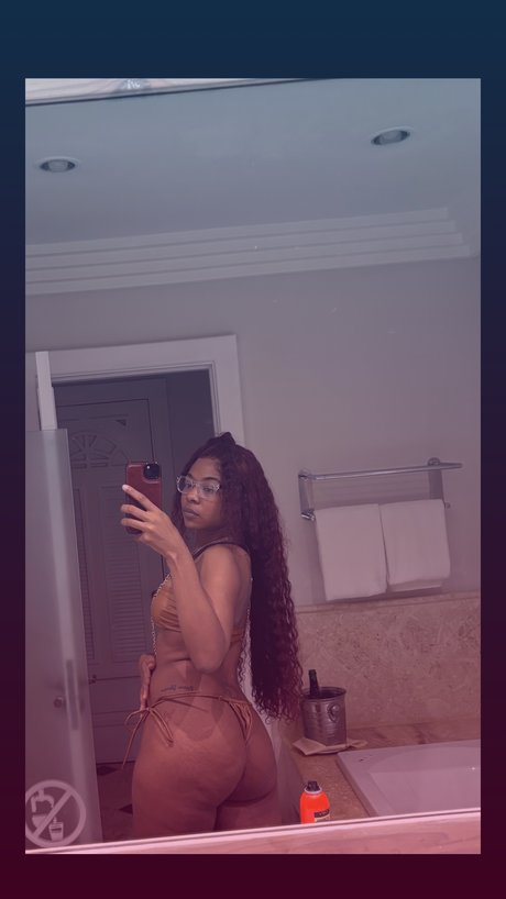 Bonnie Santana exclusive model pic