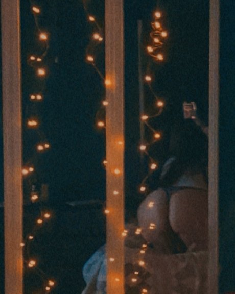 QVEEN B  profile image