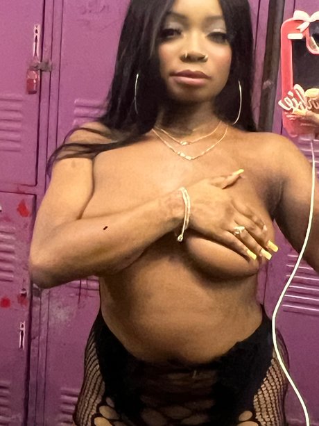 Poundslondon model art picture