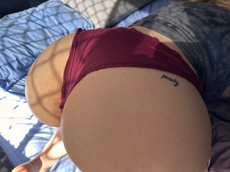 Peachy Caity star adult pic
