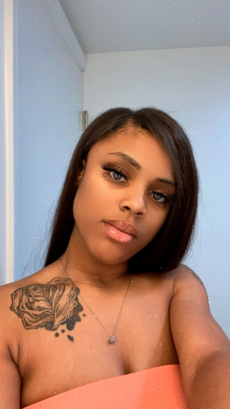 Jashay Pikes naked model pics