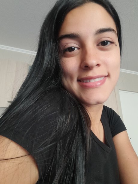 Daniela Marin naked model pictures