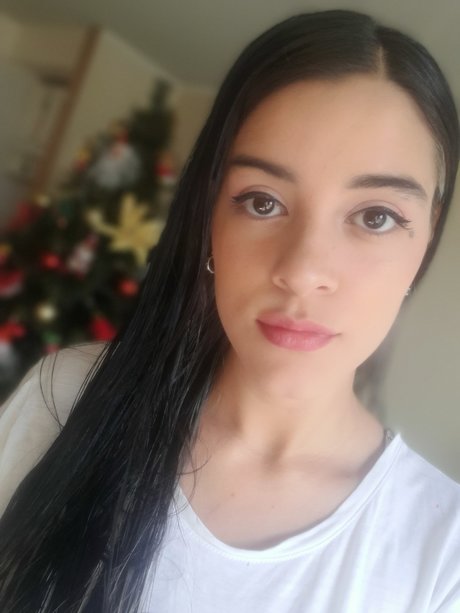 Daniela Marin model hd img