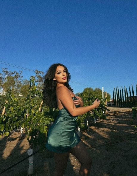 Rayleen Vega model sex photos