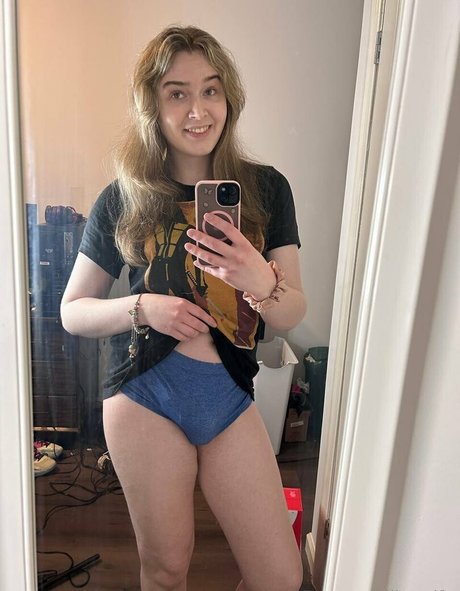lilxwolfy model naked photo