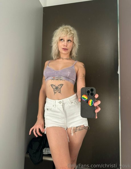 christivovk nude profile image