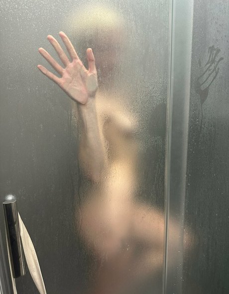 christivovk nude hot actress pictures