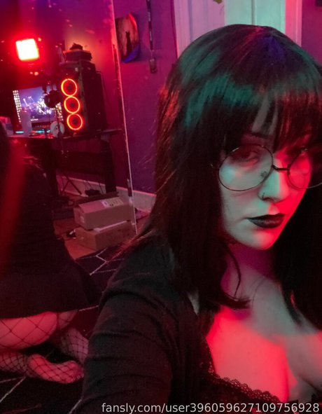WhisperingPizza ASMR exclusive model photos