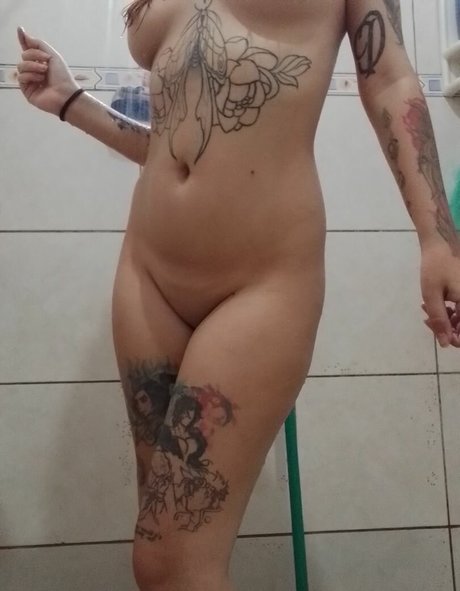 Alanyz Zillmer star nude picture