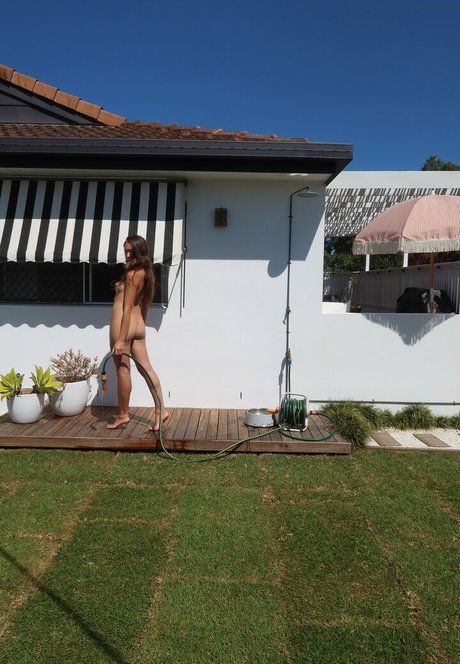 Jessa The Nude Blogger art actress pic