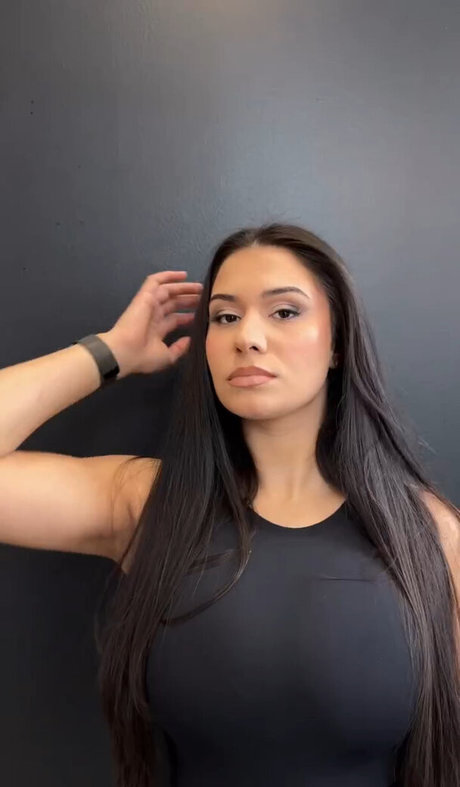 Marisa G hot model gallery