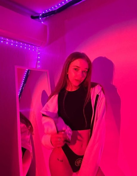 Yglichh pretty pornstar pictures