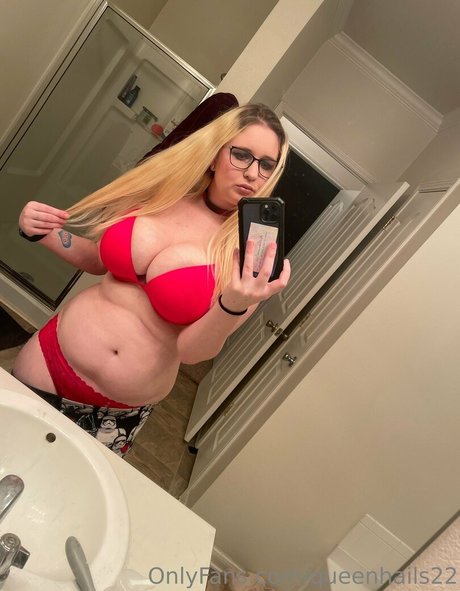 queenhails22 pornographic actress image
