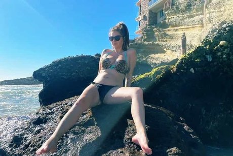 Zoey Wilde naked actress photos