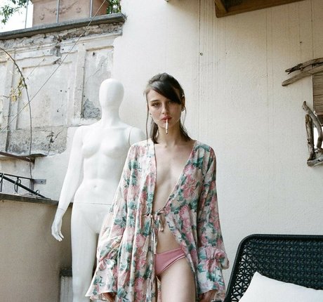Alice Pagani model top photo