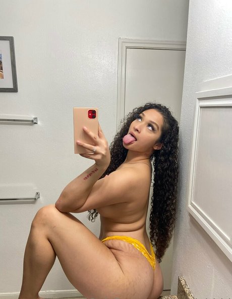 baddgirlriri art model photo