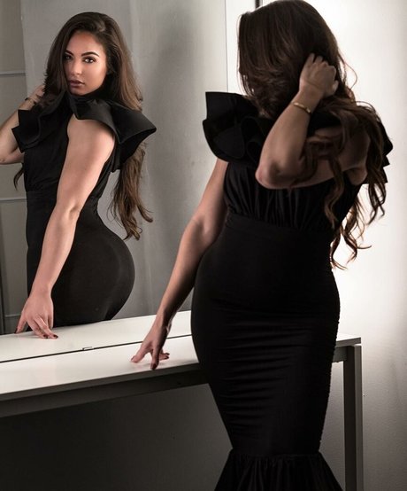 Ccosta99 xxx model photo