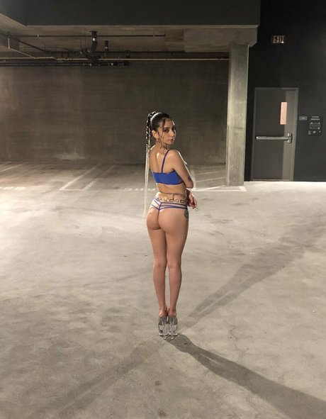 Sara Mariam model naked photo
