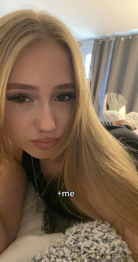 a mae 04 free pornstar photo