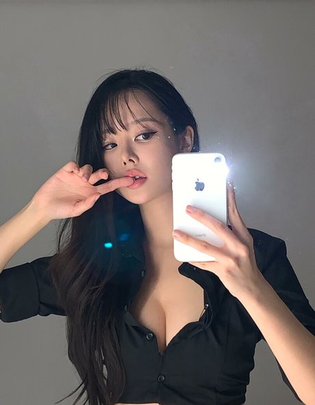 Chloe Amelie Kim hot actress photo