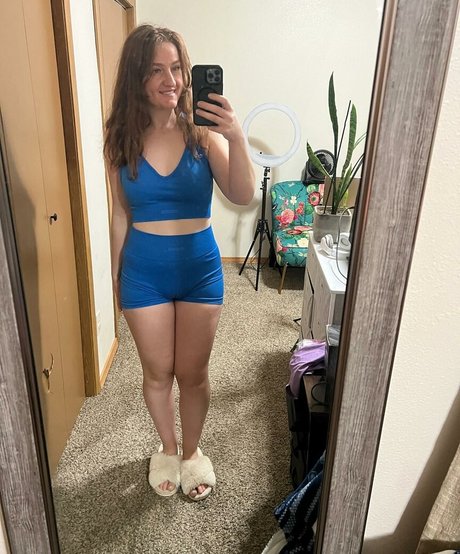 Adorablelilli naked star img