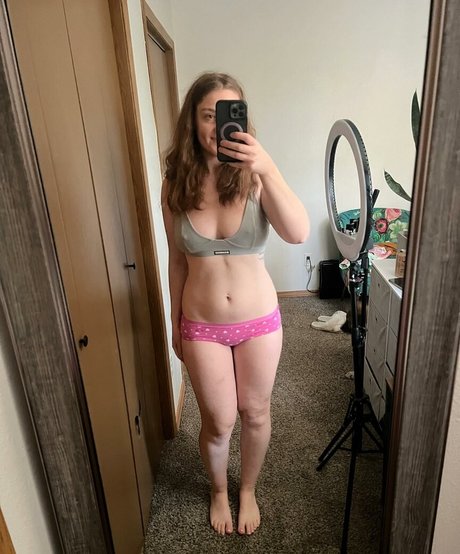 Adorablelilli nudes model pic