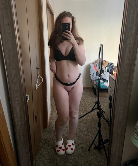 Adorablelilli erotic actress galleries