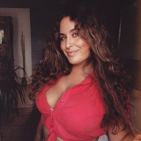 elviabombon star picture