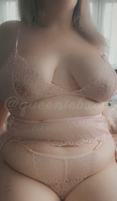 queeniebfree pornstar pretty image