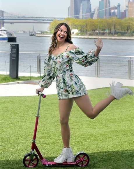 Sutton Foster profile image