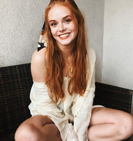 Abigail Cowan hot model pic