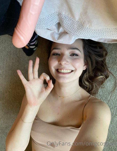 Mags IRL star high quality photos