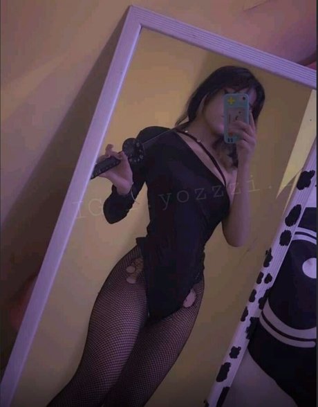 yozzzi sexy star photo