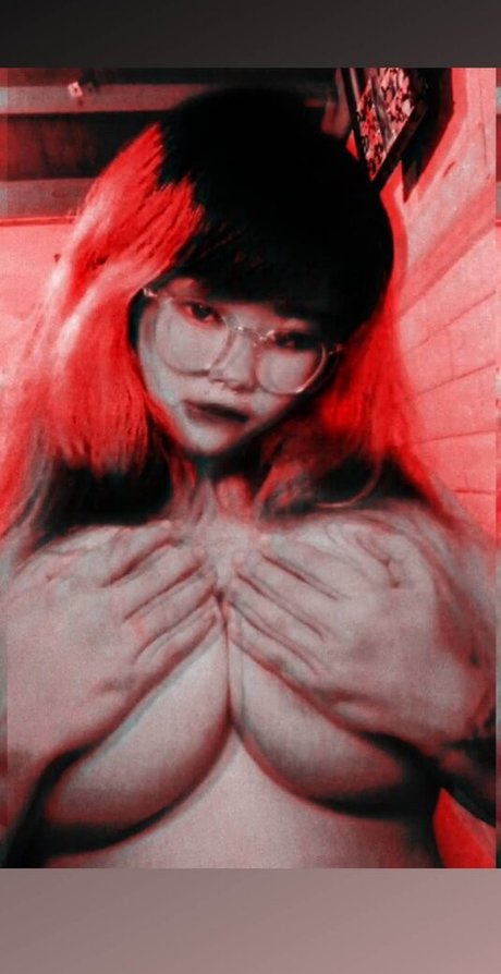 Luna Drei model naked pic