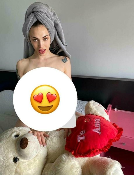 ornellaturri naked star picture