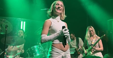 Pommelien Thijs pornstar top images