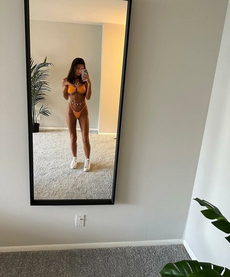 CJ Simon pornstar top picture