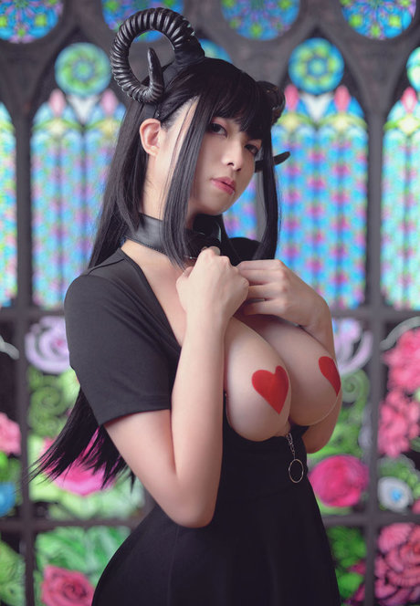 Hieey Heika star nude photos