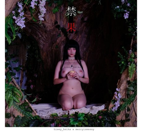 Hieey Heika model erotic photos