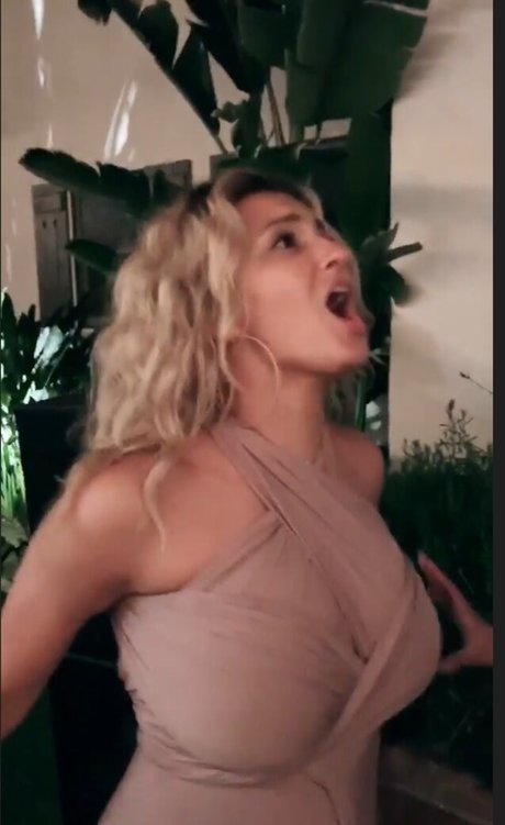 Tori Kelly high quality star pic