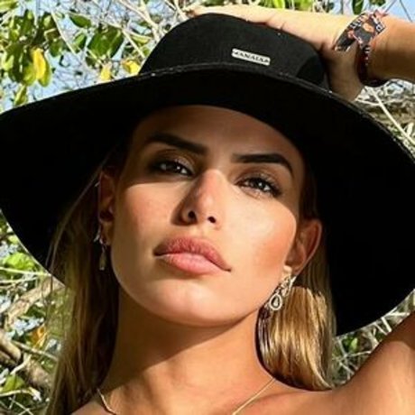 Juliana Seligmann top profile image
