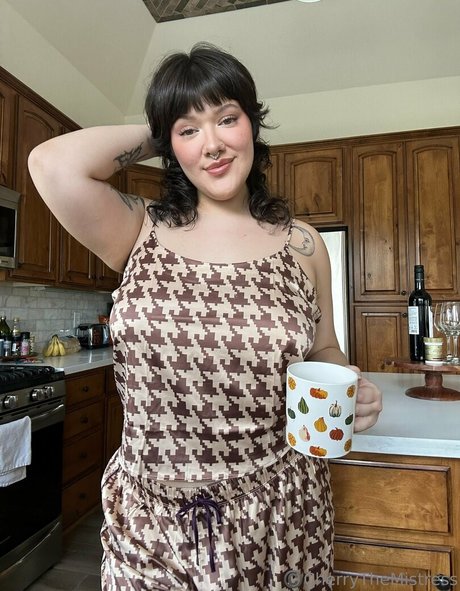 cherryishairy adult model pics