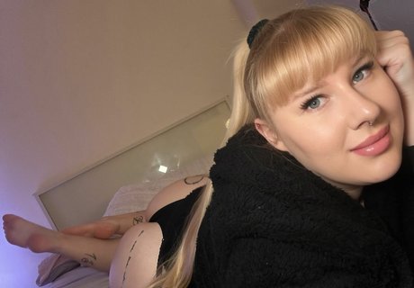 CaylaSnow pretty pornstar galleries