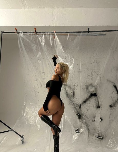 Lee Jaebeol pornstar naked img